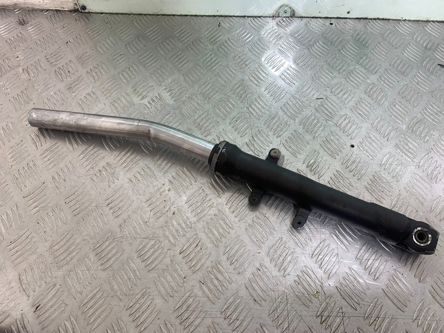 KAWASAKI Z125 Z 125 1X RIGHT FORK (BENT)   YEAR  2018-2023 (CMB1167)