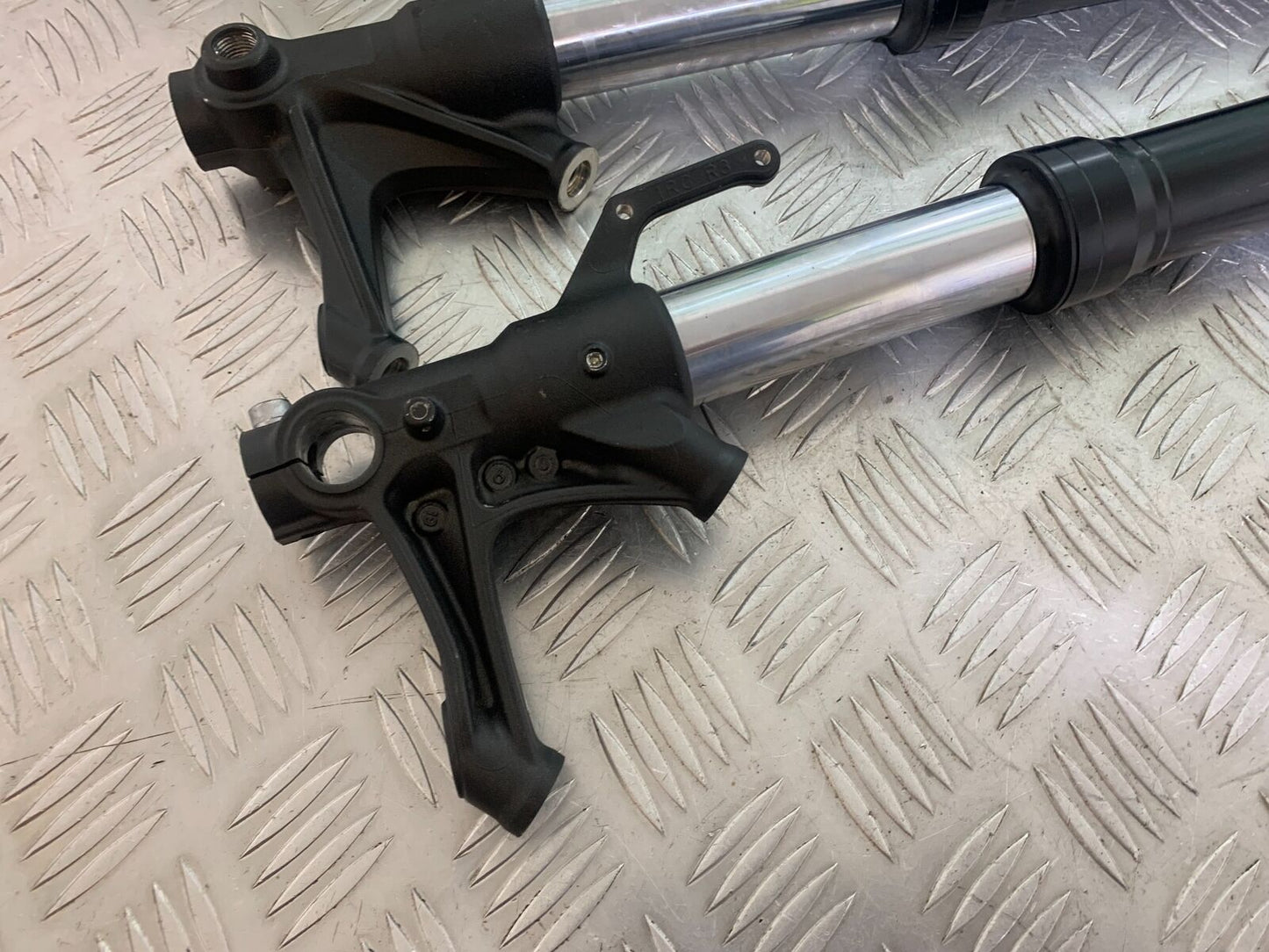 YAMAHA XSR900 XSR 900 FORKS  YEAR 2021-2022 (CMB1073)