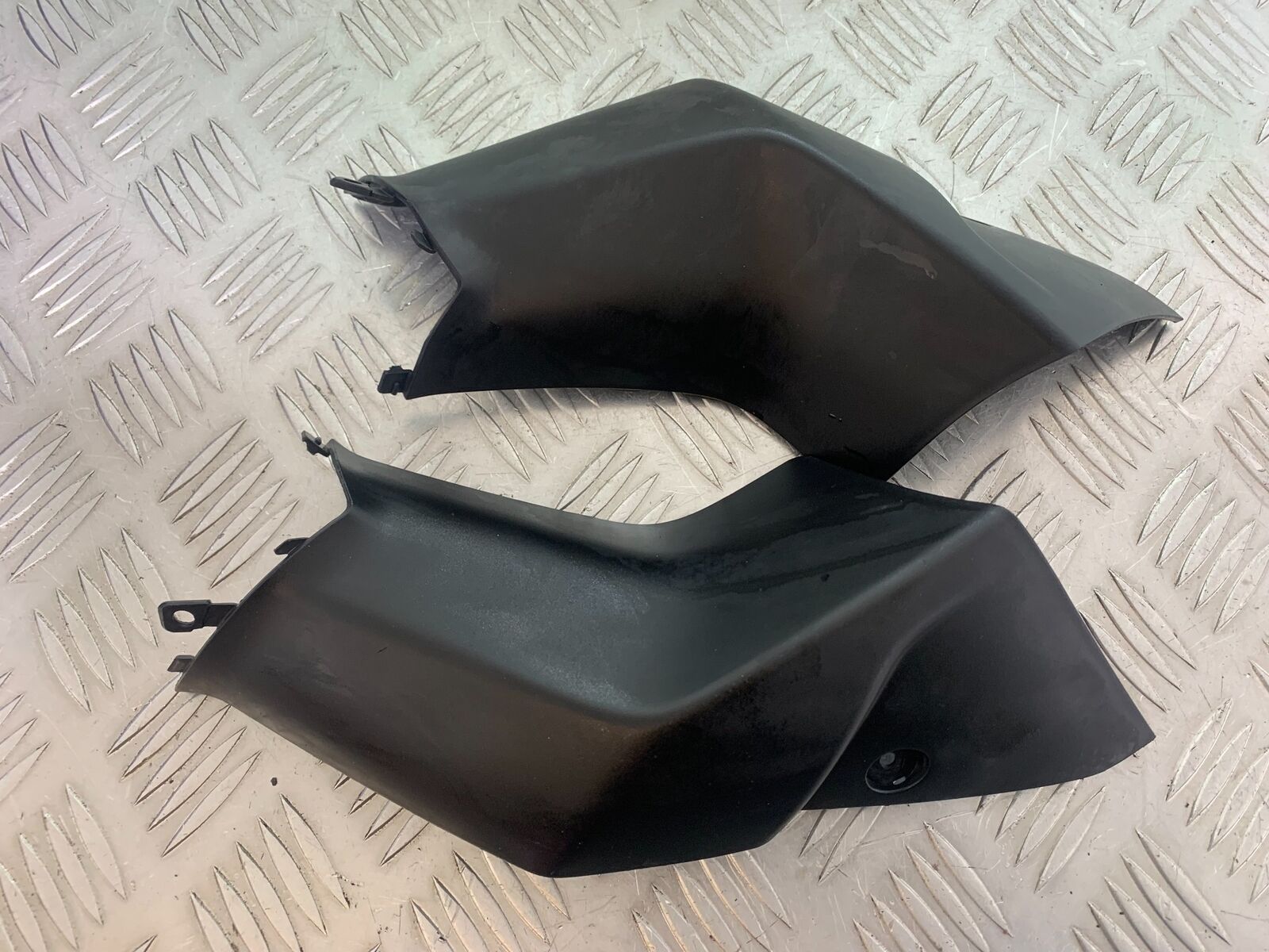 YAMAHA XJ6 XJ6-S TOP FAIRING INFILLS  YEAR 2009-2015  (CMB1070)