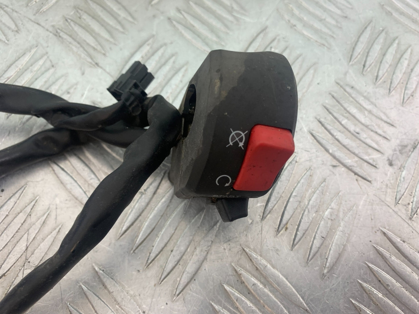 KAWASAKI ZX6R RIGHT SWITCH GEAR  YEAR 2009-2012 (CMB1136)