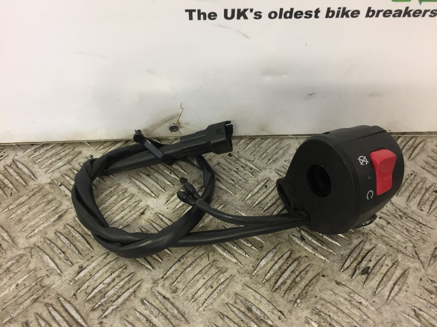 KAWASAKI 650 VERSYS RIGHT SWITCH GEAR   YEAR 2015 - 2018