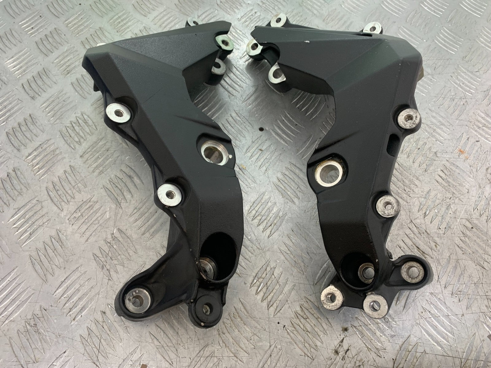 MV AGUSTA 675 F3 ENGINE BRACKETS  YEAR 2012-2016 (CMB1302)