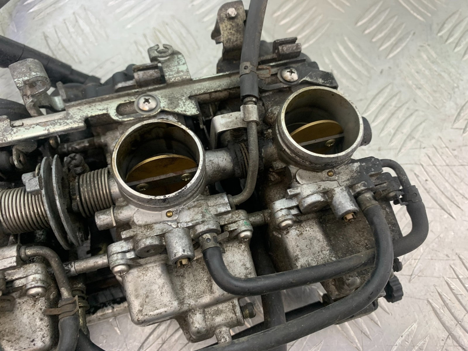 YAMAHA FZS600 FAZER 600 CARBS  YEAR 1998-2001 (CMB1267)