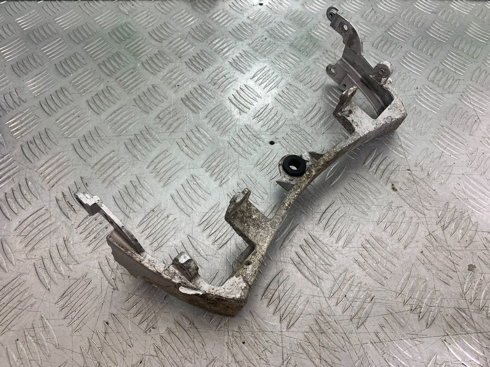 KAWASAKI GPZ600 GPZ 600 TOP FAIRING LOWER JOINER    YEAR 1988-90 (CMB1258)