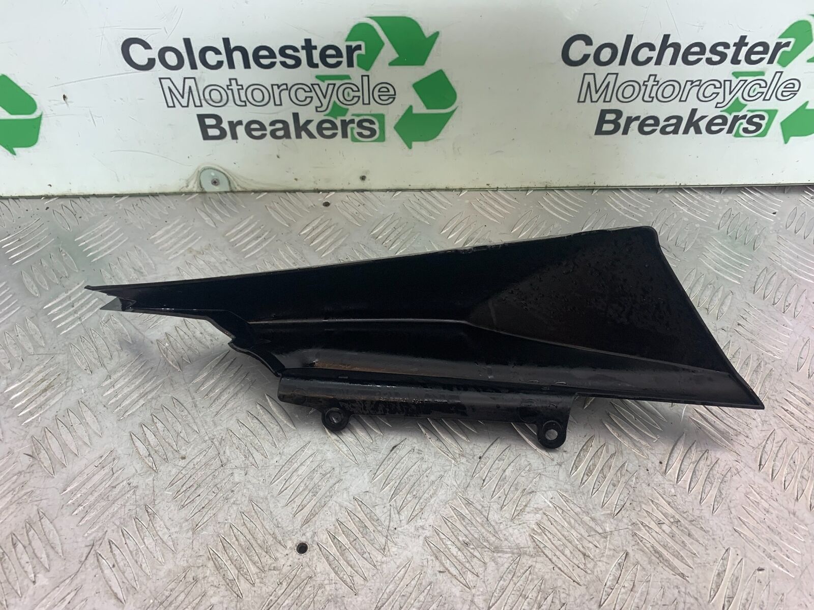 YAMAHA XT125 X XT 125 X RIGHT SEAT PANEL  2005-2011 (CMB1097)