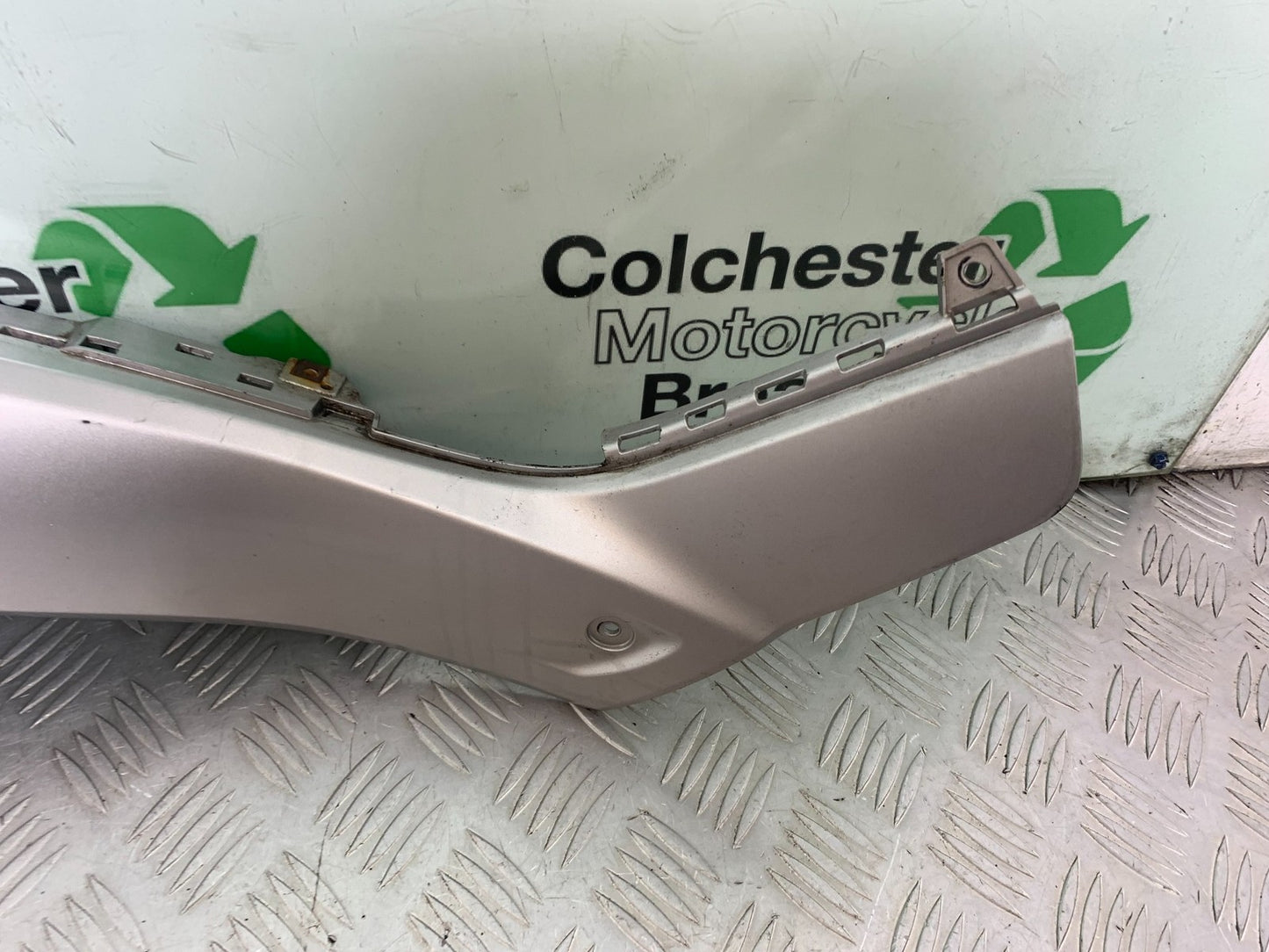YAMAHA XMAX 300 RIGHT SIDE PANEL  YEAR 2017-2020 (CMB1218)