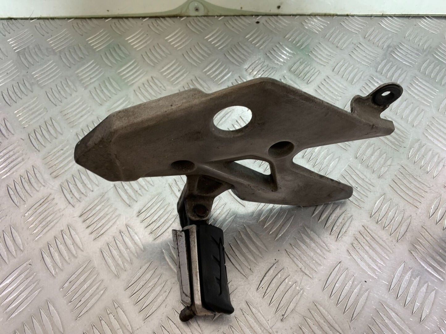 HONDA CBR500R CBR 500 R FRONT LEFT HANGER  YEAR 2012-16 (CMB1048)