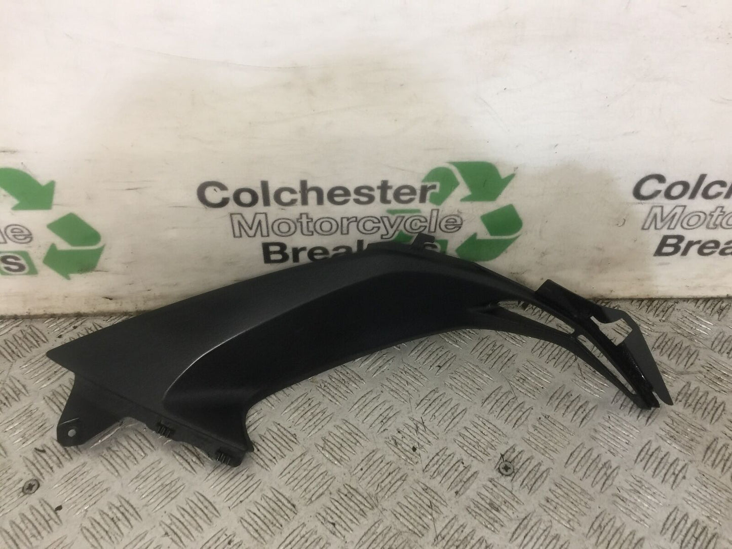 KAWASAKI Z800 Z 800 RIGHT TANK INFILL PANEL  YEAR 2015  (STOCK 874)