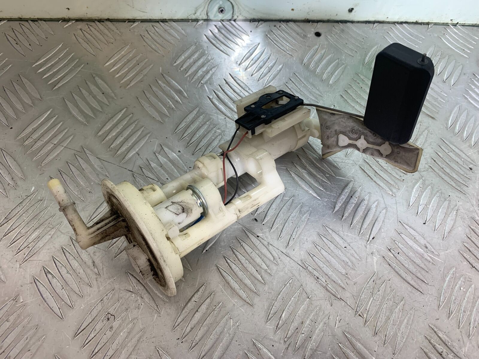 SUZUKI AN 200 UN 200 BURGMAN PETROL PUMP   YEAR 2007-09 (CMB1128)