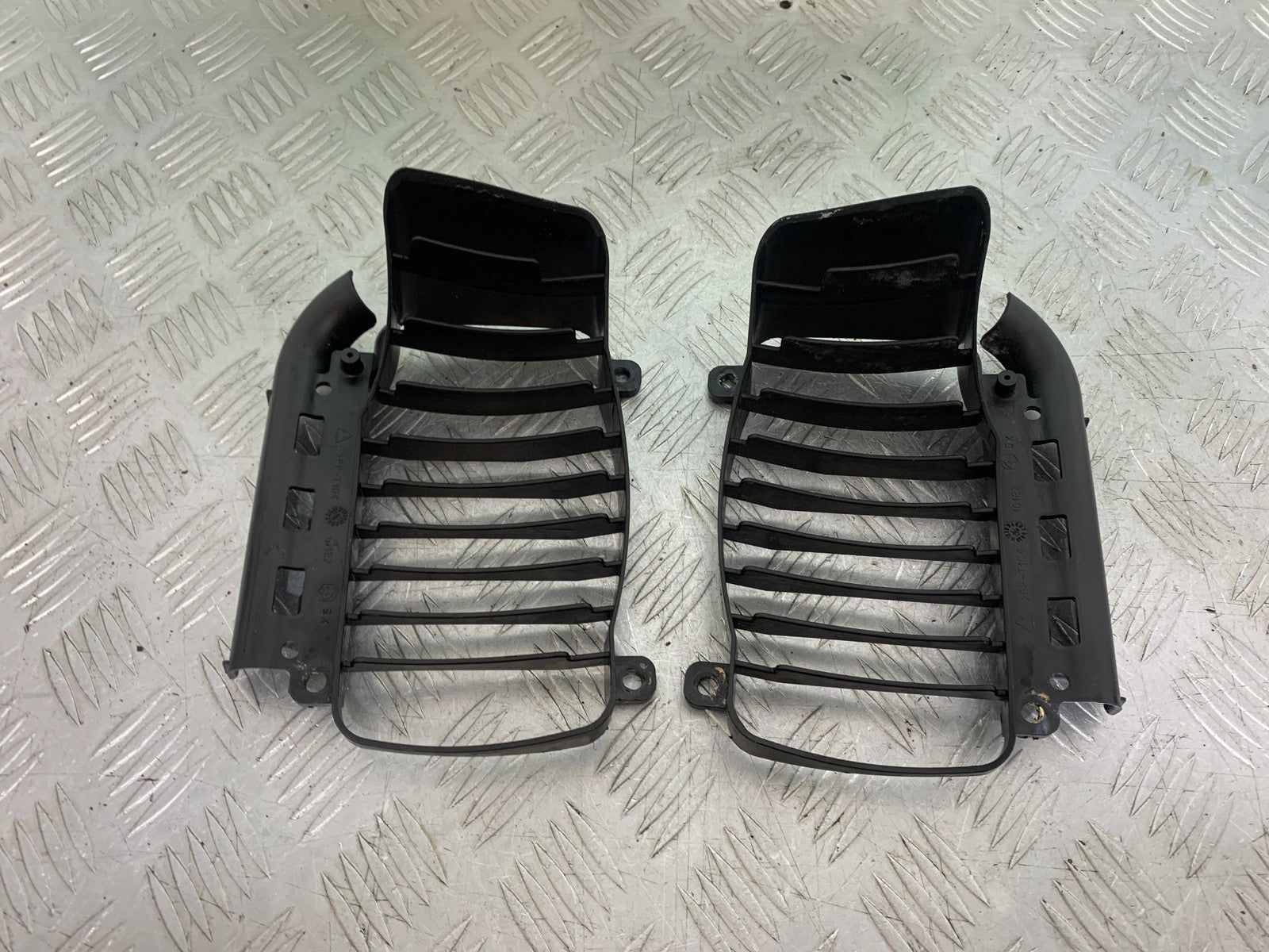 PIAGGIO VESPA GT125 L RADIATOR GRILLS  YEAR 2003 (CMB1300)