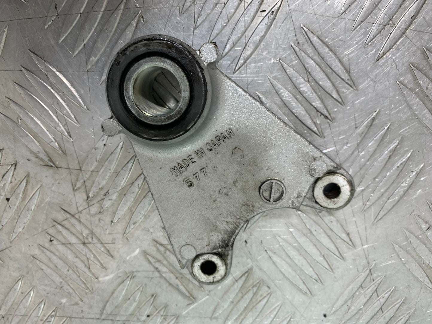 KAWASAKI ZZR1100 D REAR CALIPER BRACKET YEAR 1993-2001 (CMB1189)