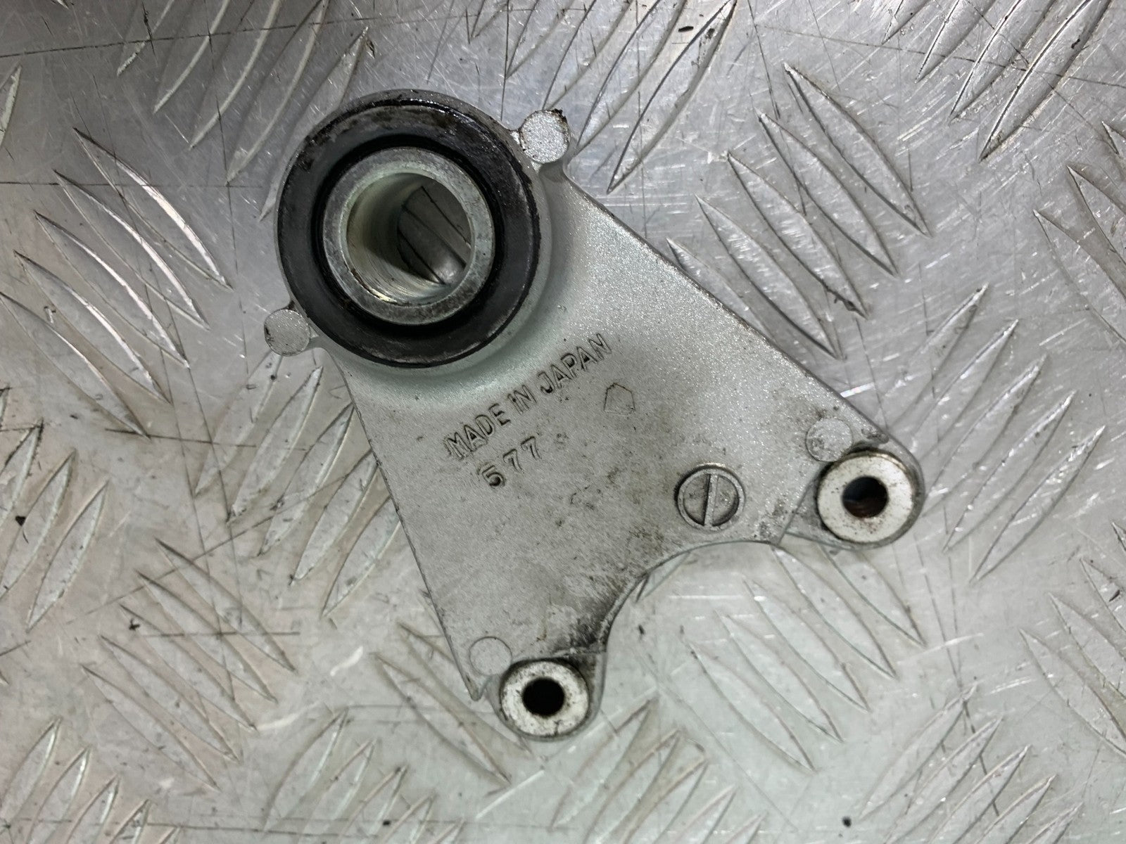 KAWASAKI ZZR1100 D REAR CALIPER BRACKET YEAR 1993-2001 (CMB1189)