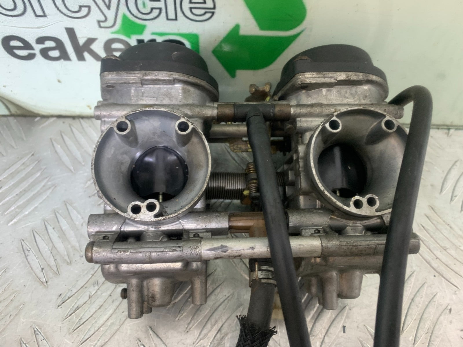 SUZUKI GS500 GS 500 CARBS  YEAR 2001-2008 (CMB1254)