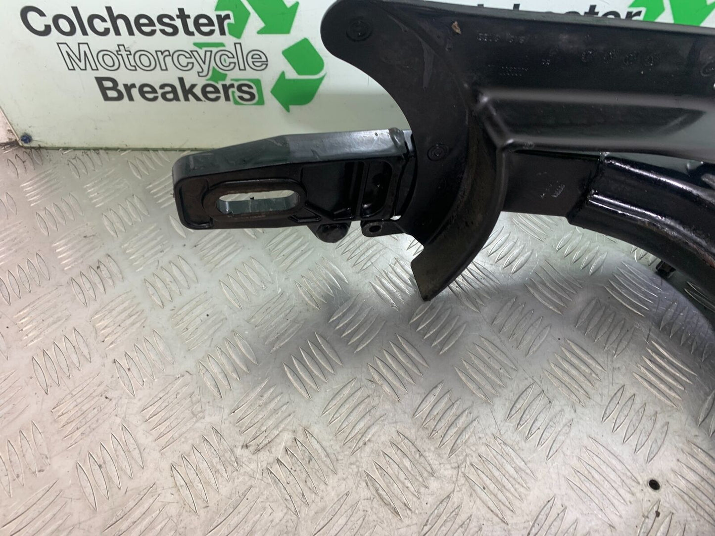 TRIUMPH THUNDERBIRD 1600 SWINGARM   YEAR 2011 (CMB1107)