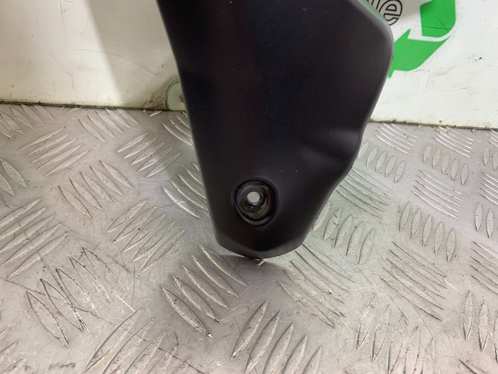 TRIUMPH SPEED TRIPLE R 1050 LEFT RADIATOR COVER  2009 (CMB1183)