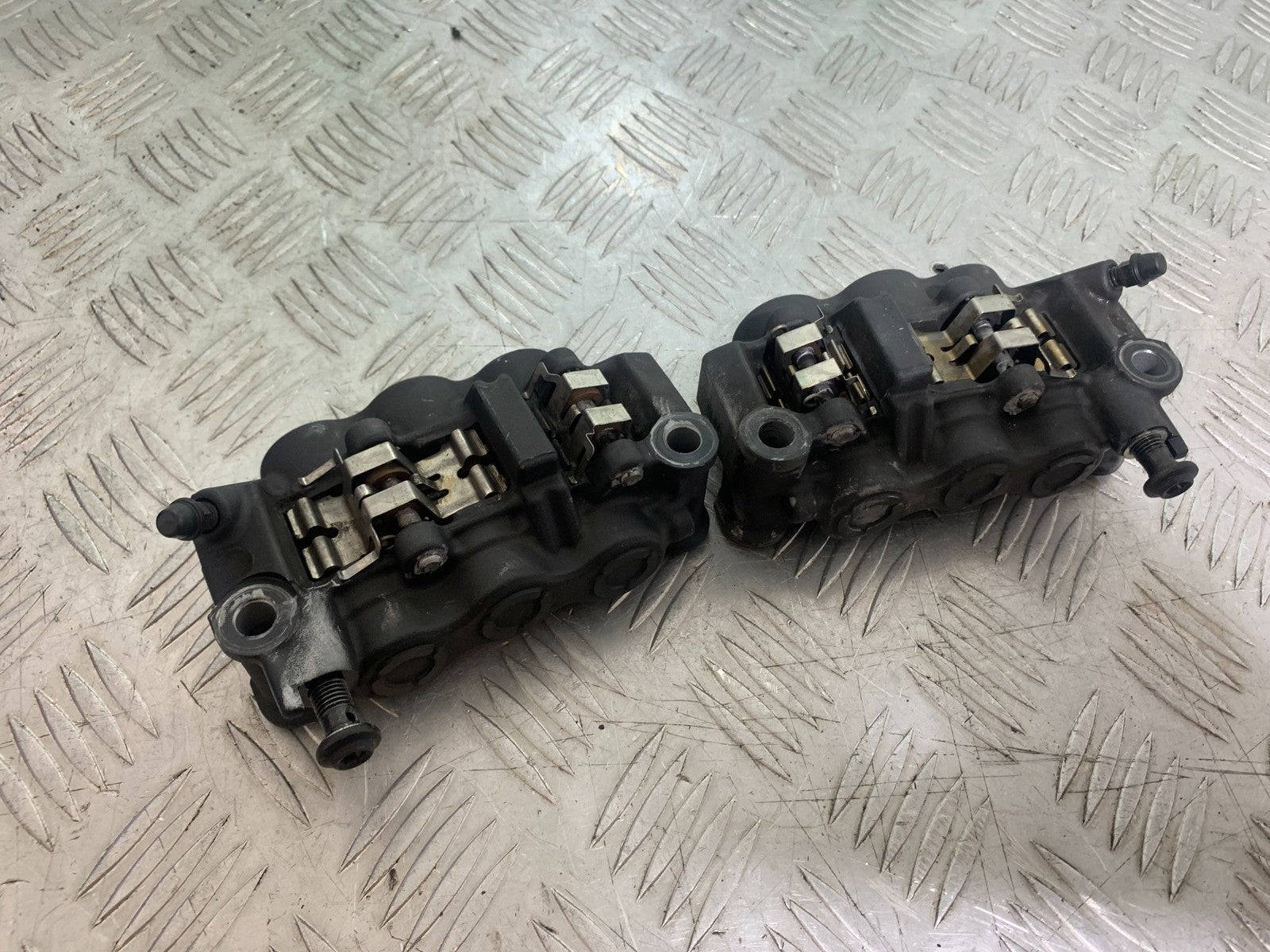 YAMAHA YZF R1 14 B BIG BANG FRONT BRAKE CALIPERS   2009-14 (CMB1175)