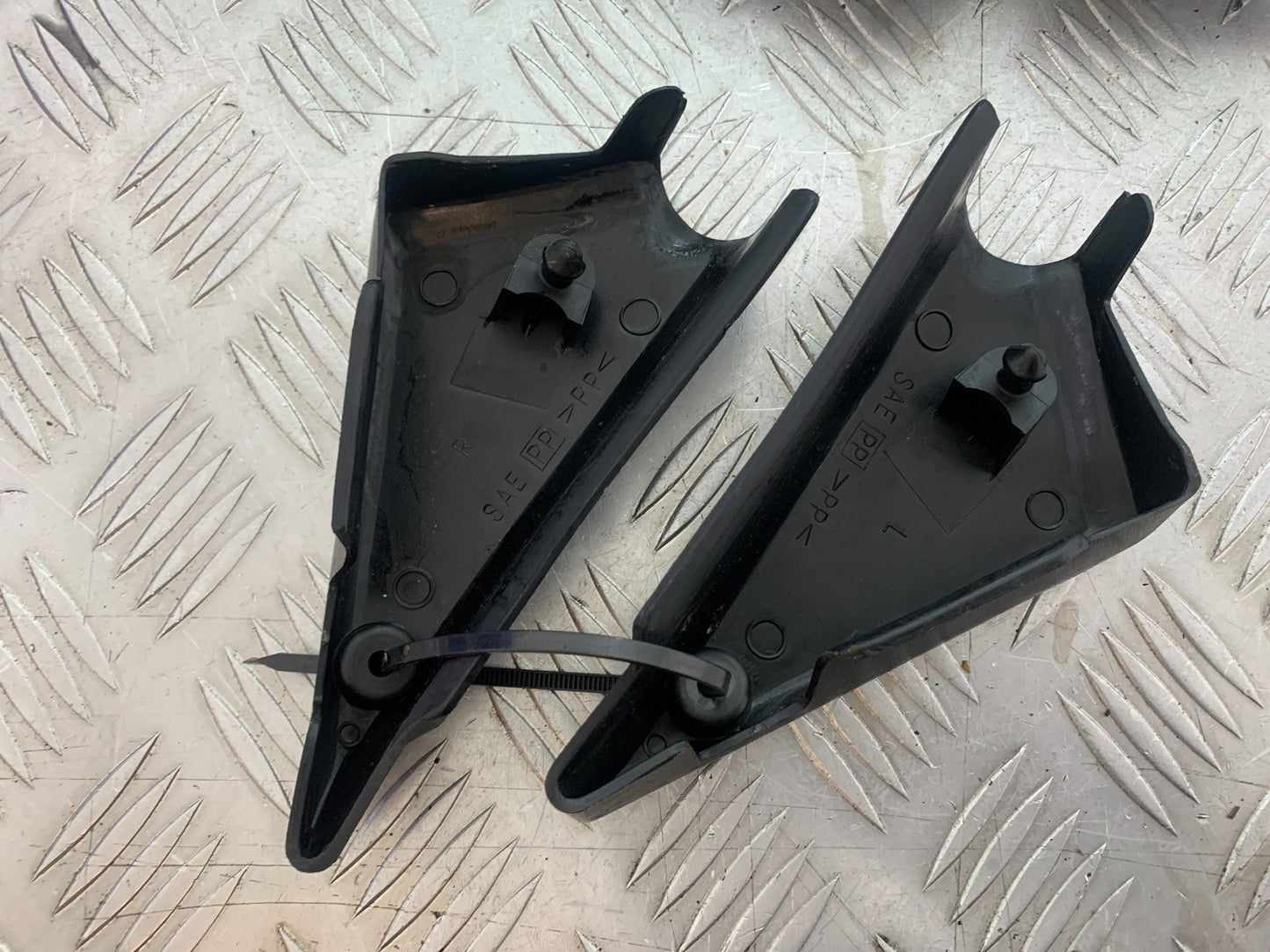 SUZUKI GSF1200  GSF 1200 BANDIT FRAME COVERS YEAR 1997-2000 (CMB1149)