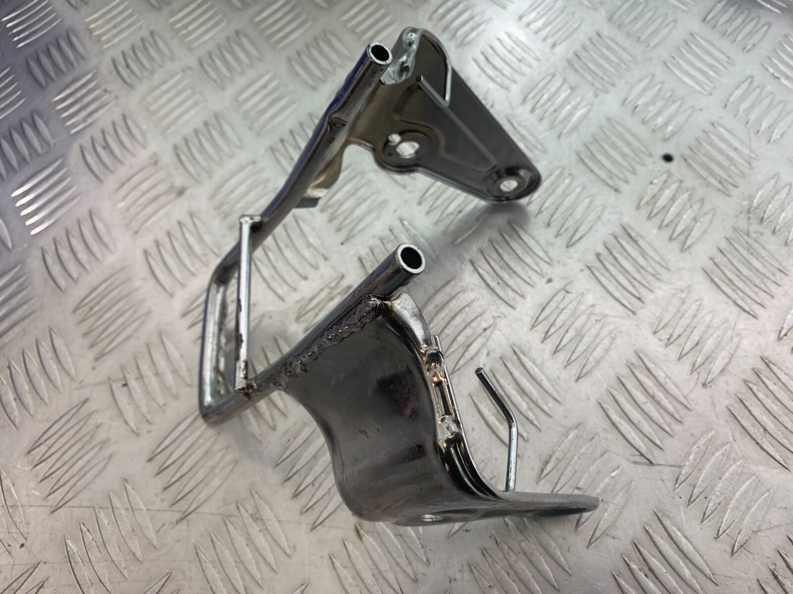 YAMAHA YBR125 YBR 125 HEADLIGHT BRACKET   YEAR 2005-2007 (CMB1109)