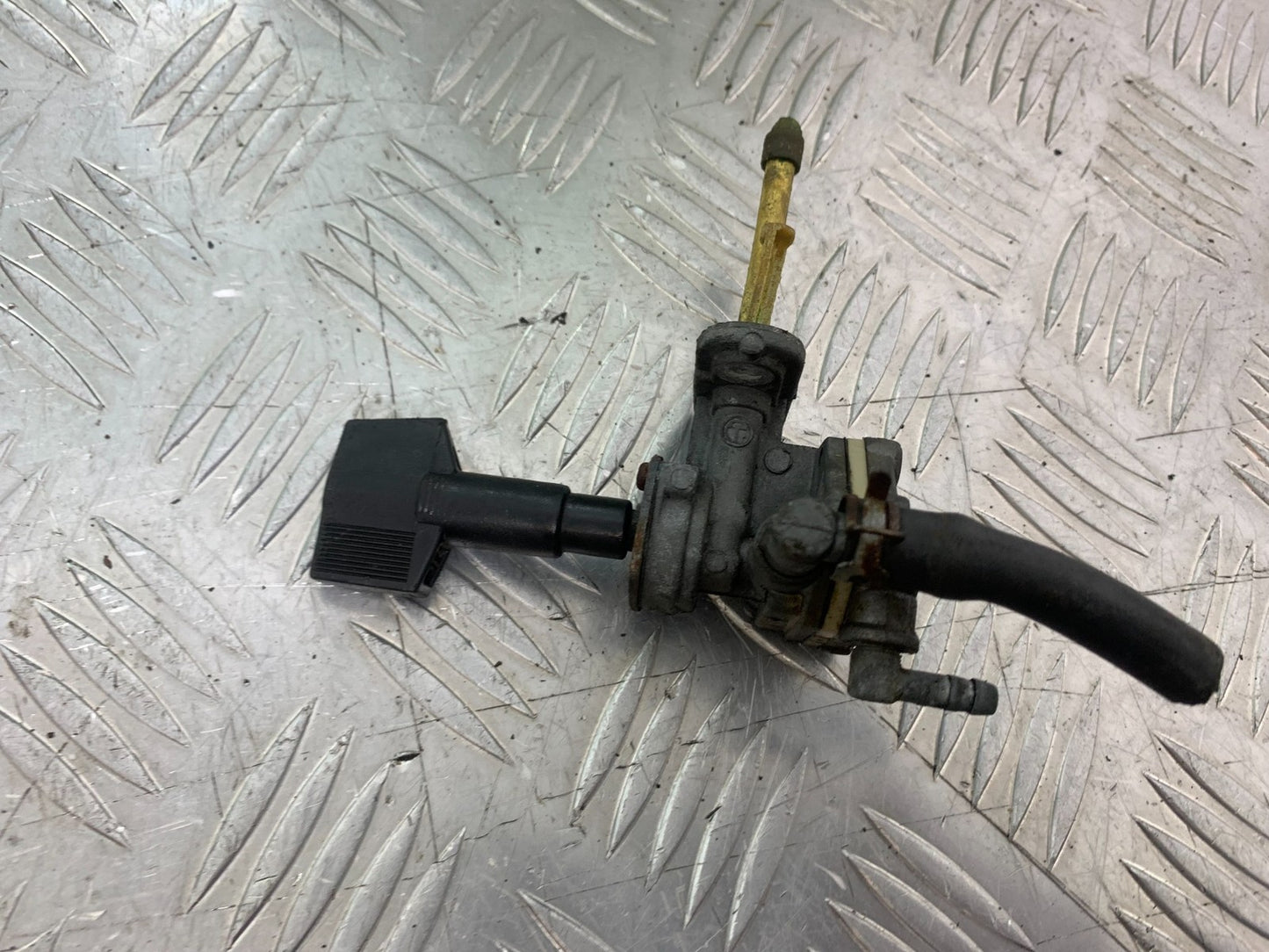 SUZUKI GSF600 GSF 600 BANDIT PETROL TAP   2000-2004 (CMB1269)