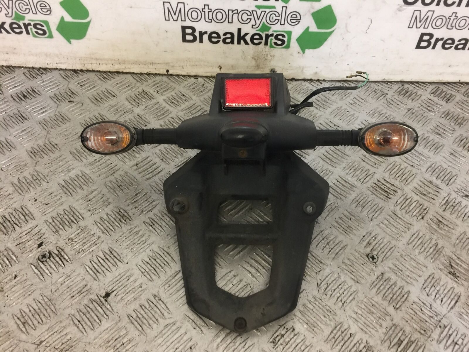 HYOSUNG GT250 COMET REAR MUDGUARD AND INDICATORS    YEAR 2007 (STOCK 682)