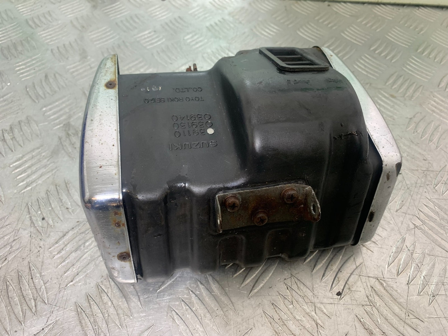 SUZUKI GP100 GP 100 AIRBOX  YEAR 1978-1988 (CMB1259)
