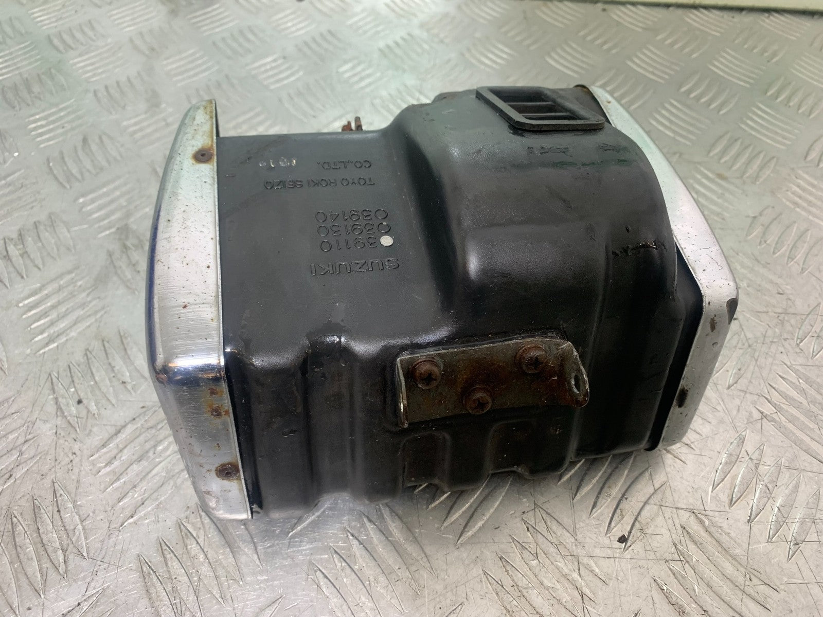 SUZUKI GP100 GP 100 AIRBOX  YEAR 1978-1988 (CMB1259)
