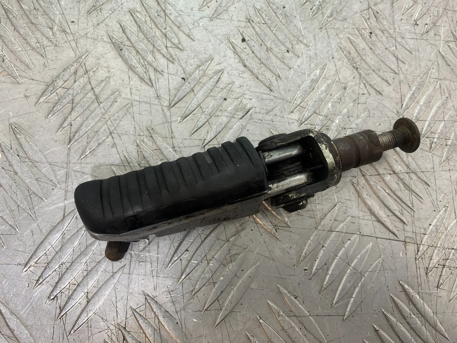 KAWASAKI 650 VERSYS FRONT LEFT FOOTPEG YEAR 2015-2018 (CMB1288)