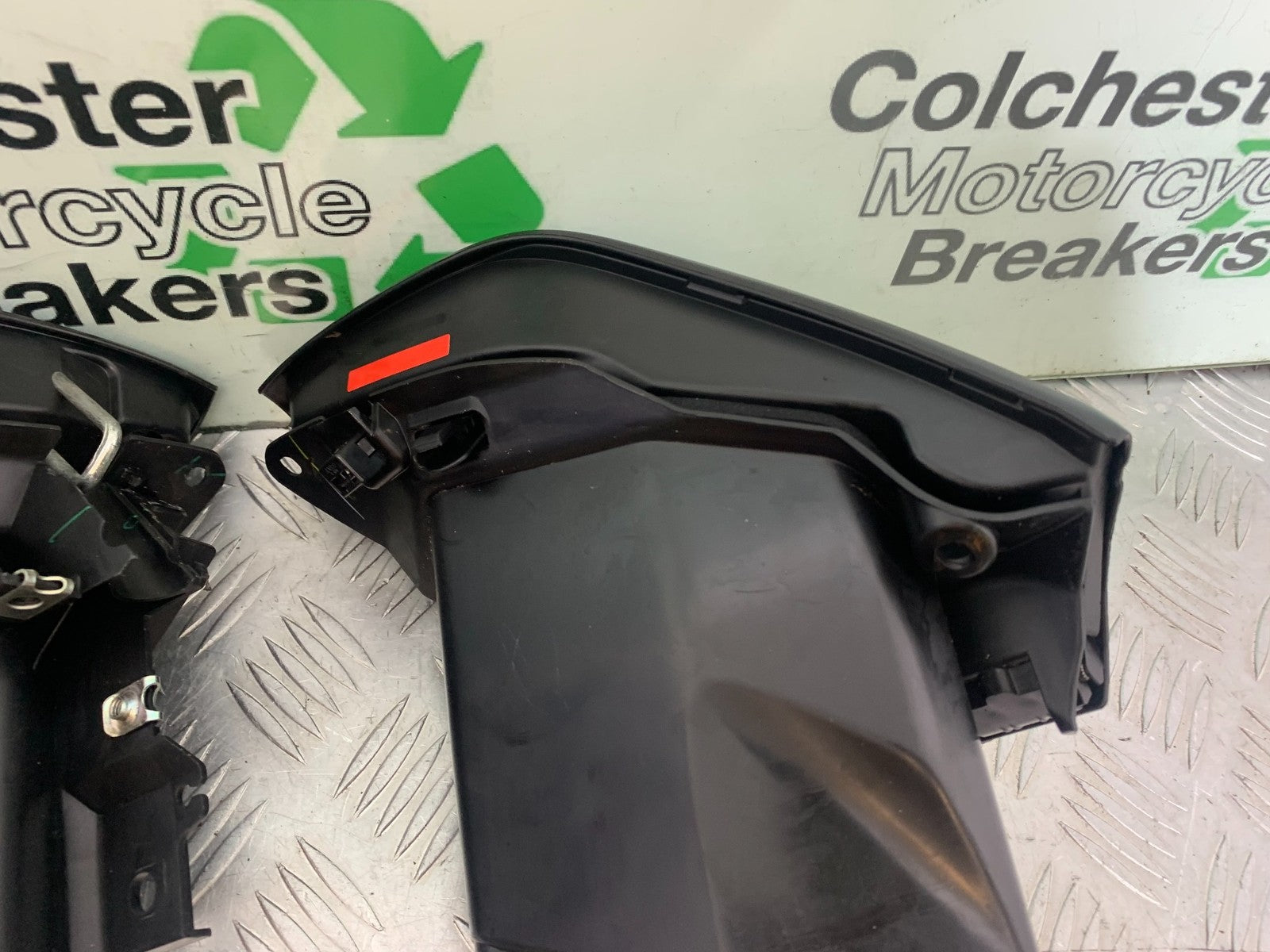 YAMAHA XMAX 300 LEFT AND RIGHT POCKETS  YEAR 2017-2020 (CMB1218)
