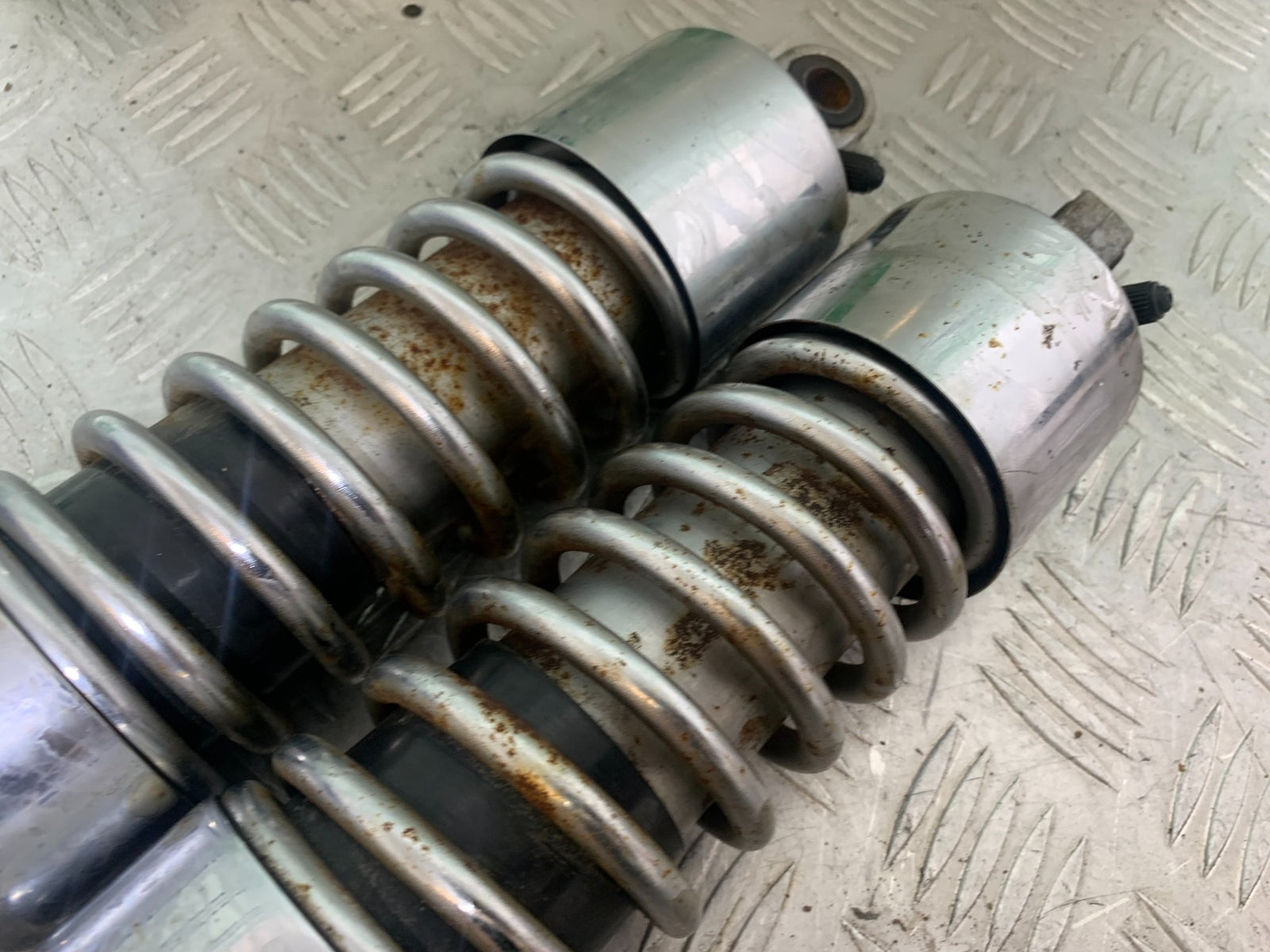 KAWASAKI VN1500 CLASSIC REAR SHOCKS YEAR 1999 -2006 (CMB1166)