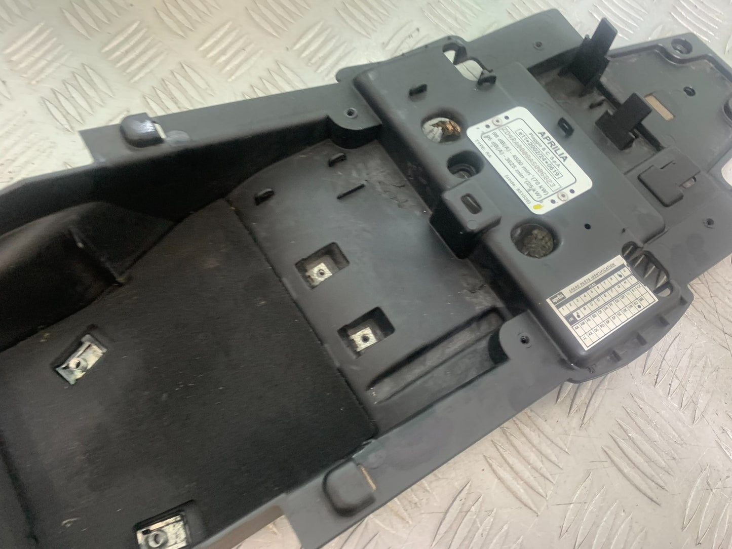 APRILIA SL750 SL 750 SHIVER UNDERTRAY  YEAR 2008-2016 (CMB1242)