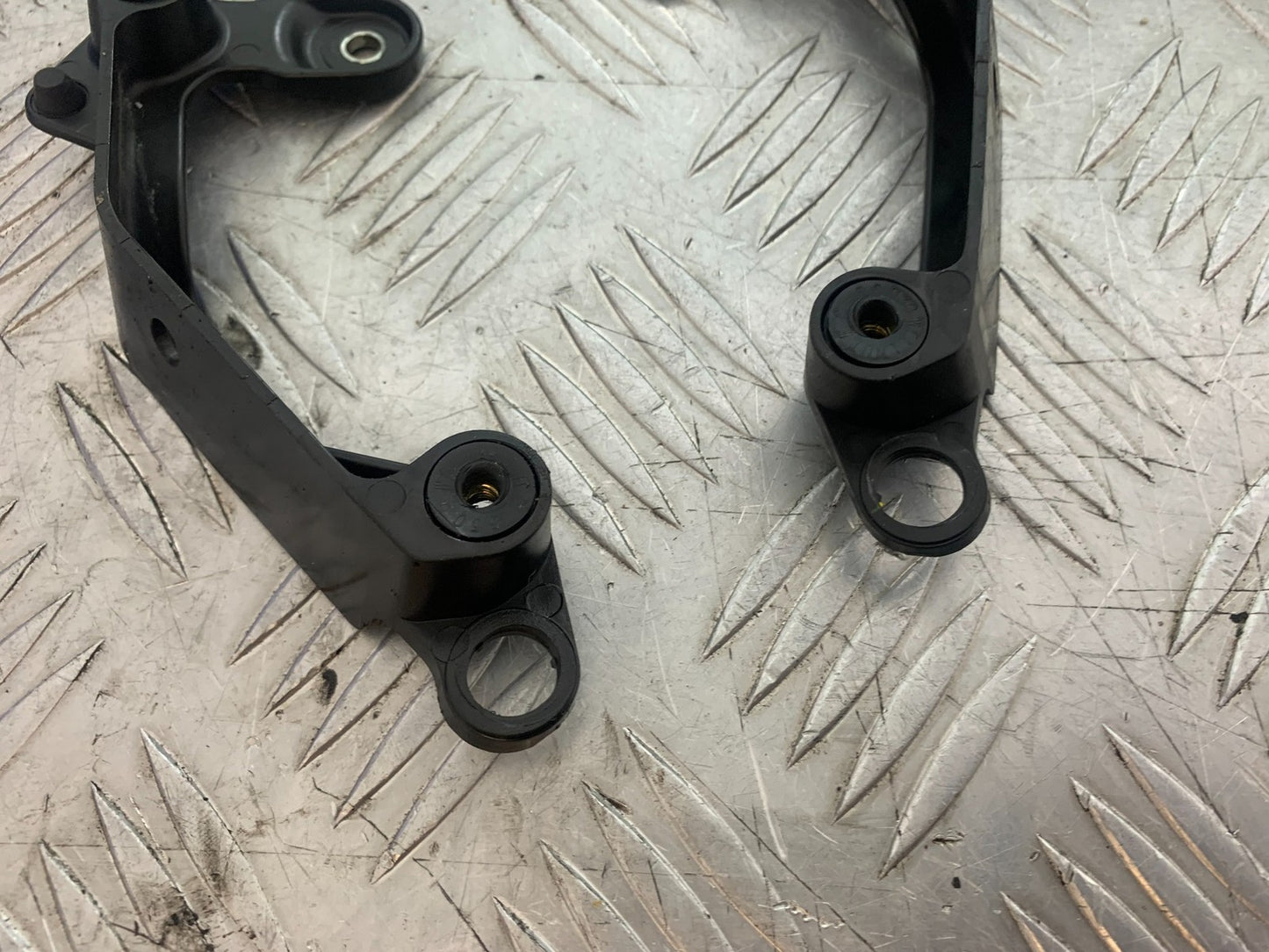 YAMAHA YZF R1 14 B BIG BANG LEFT & RIGHT BRACKETS  2009-14 (CMB1175)