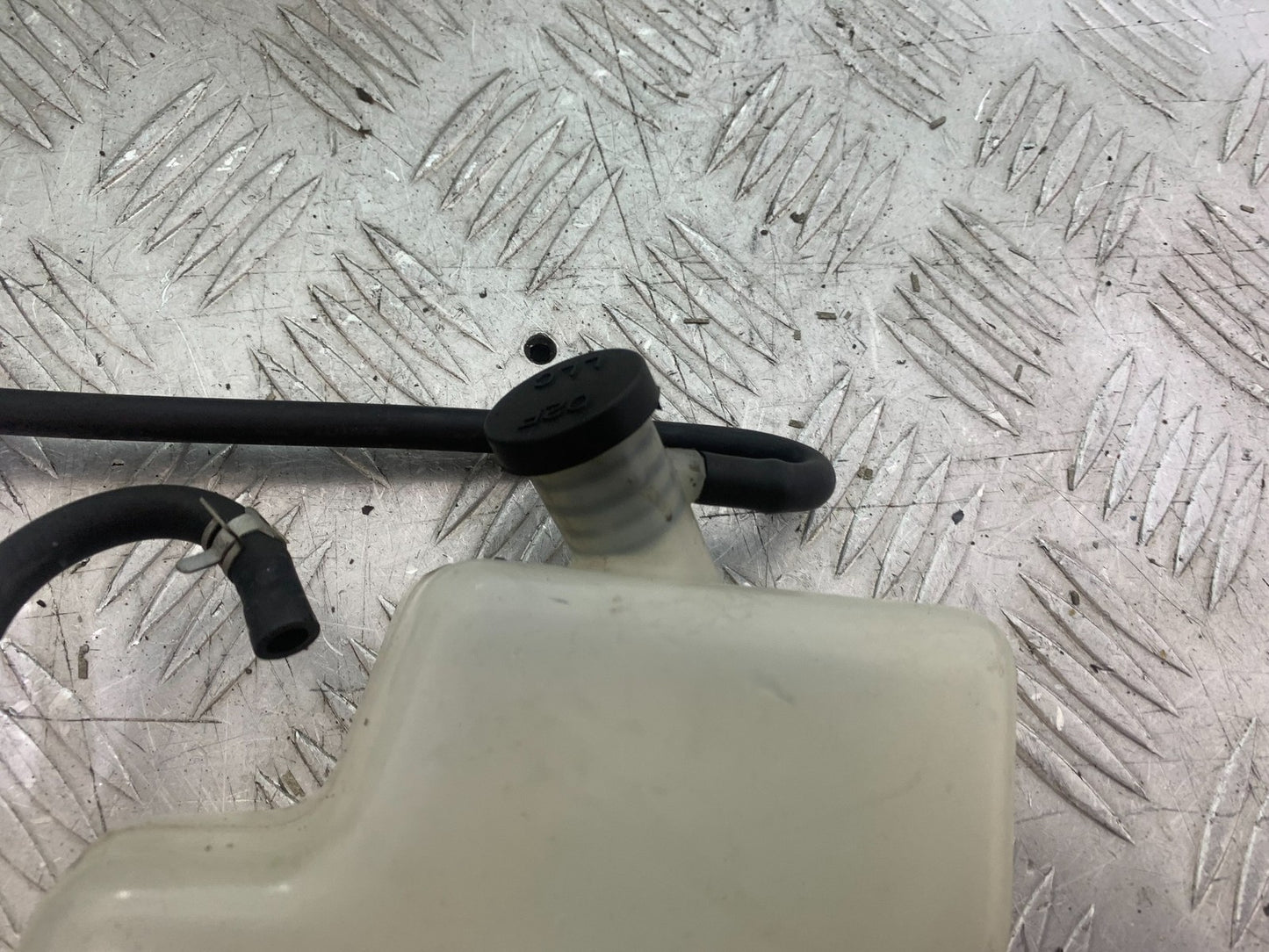SUZUKI GSXR750 GSXR 750 K4 K5 COOLANT BOTTLE   2004-2005 (CMB1319)