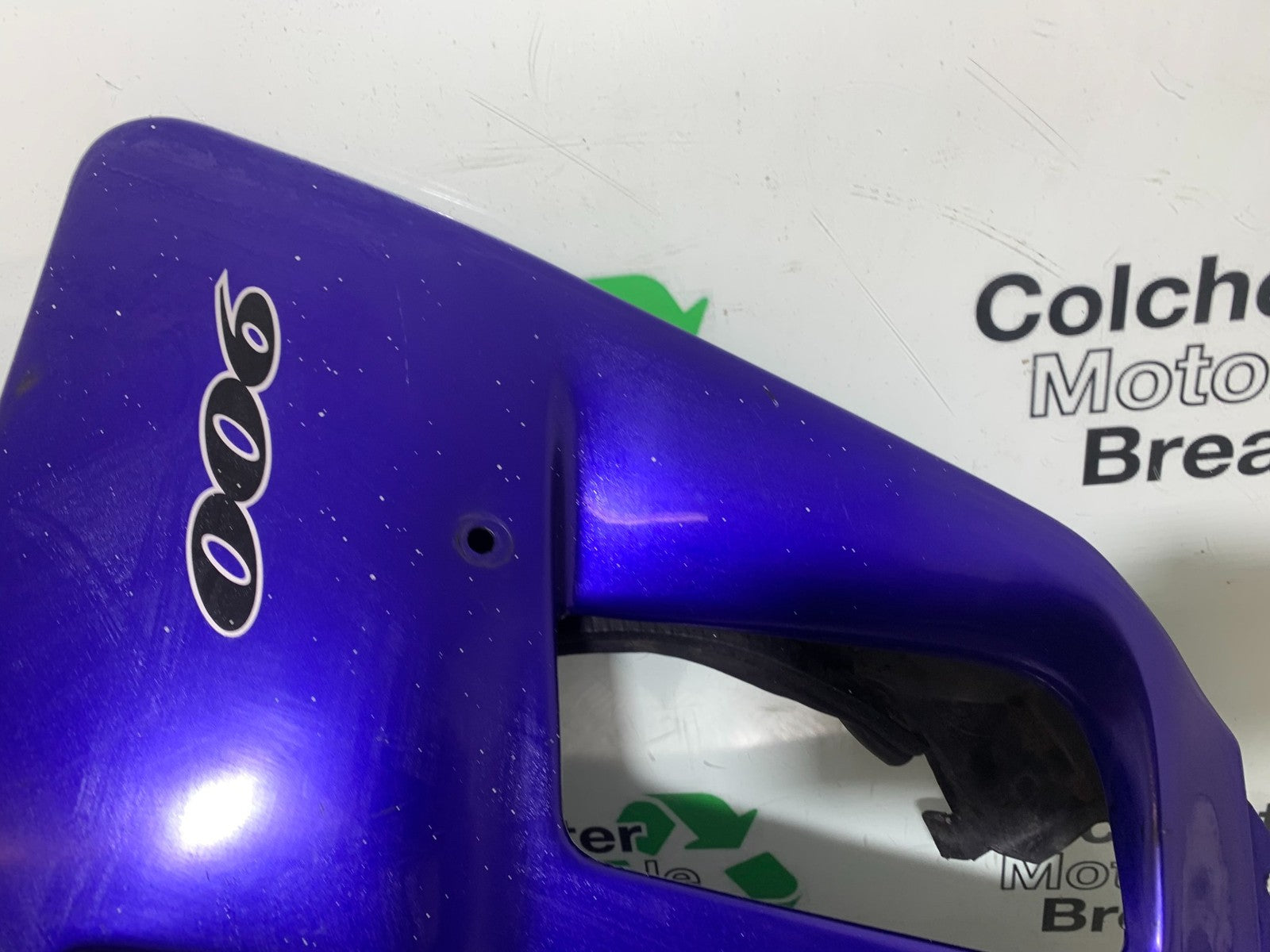 TRIUMPH TROPHY 900 RIGHT FAIRING PANEL    YEAR 1991-95 (CMB1251)