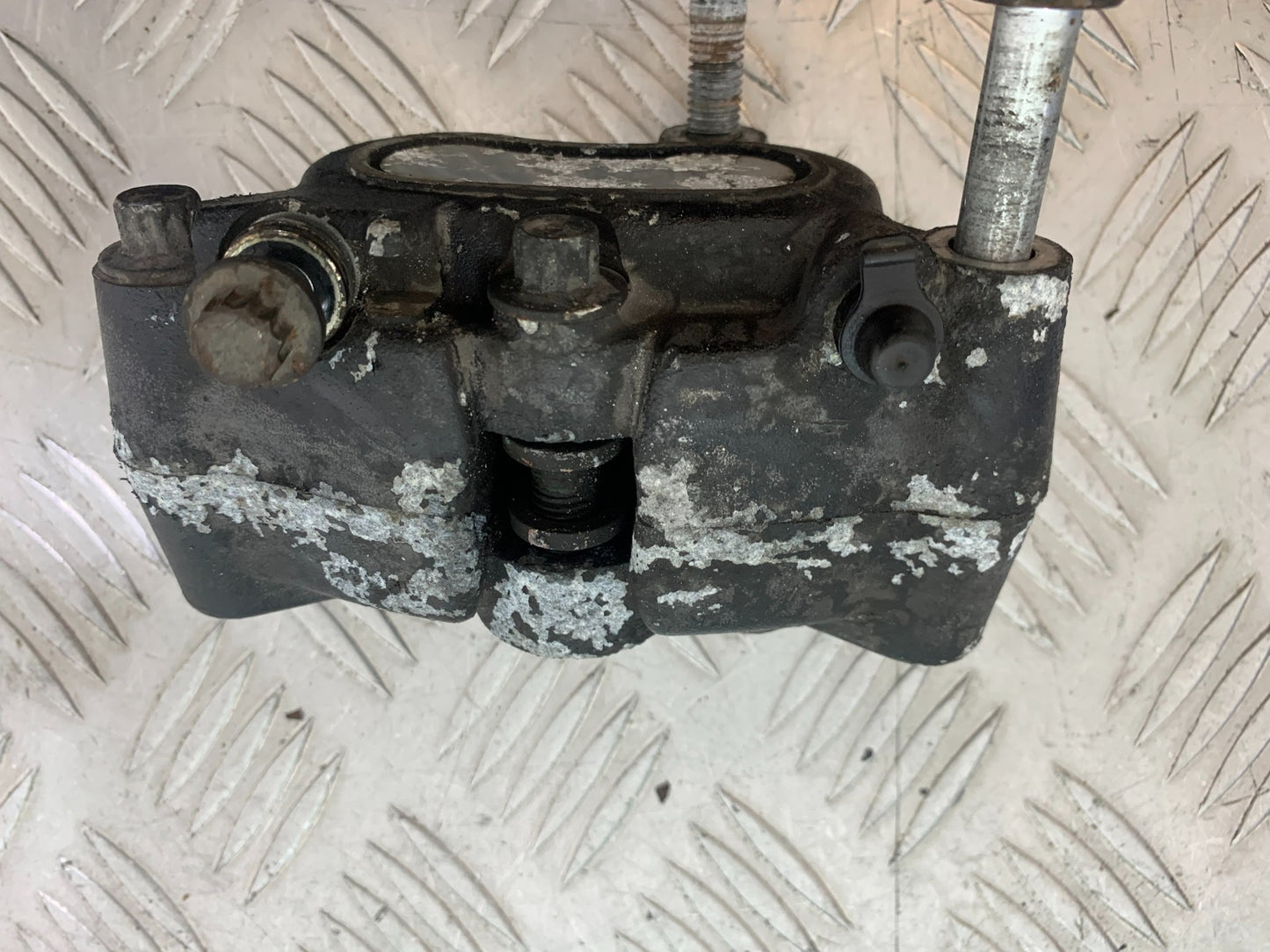 HARLEY DAVIDSON FXS BLACKLINE 1585 FRONT BRAKE CALIPER YEAR 2012 (CMB1147)