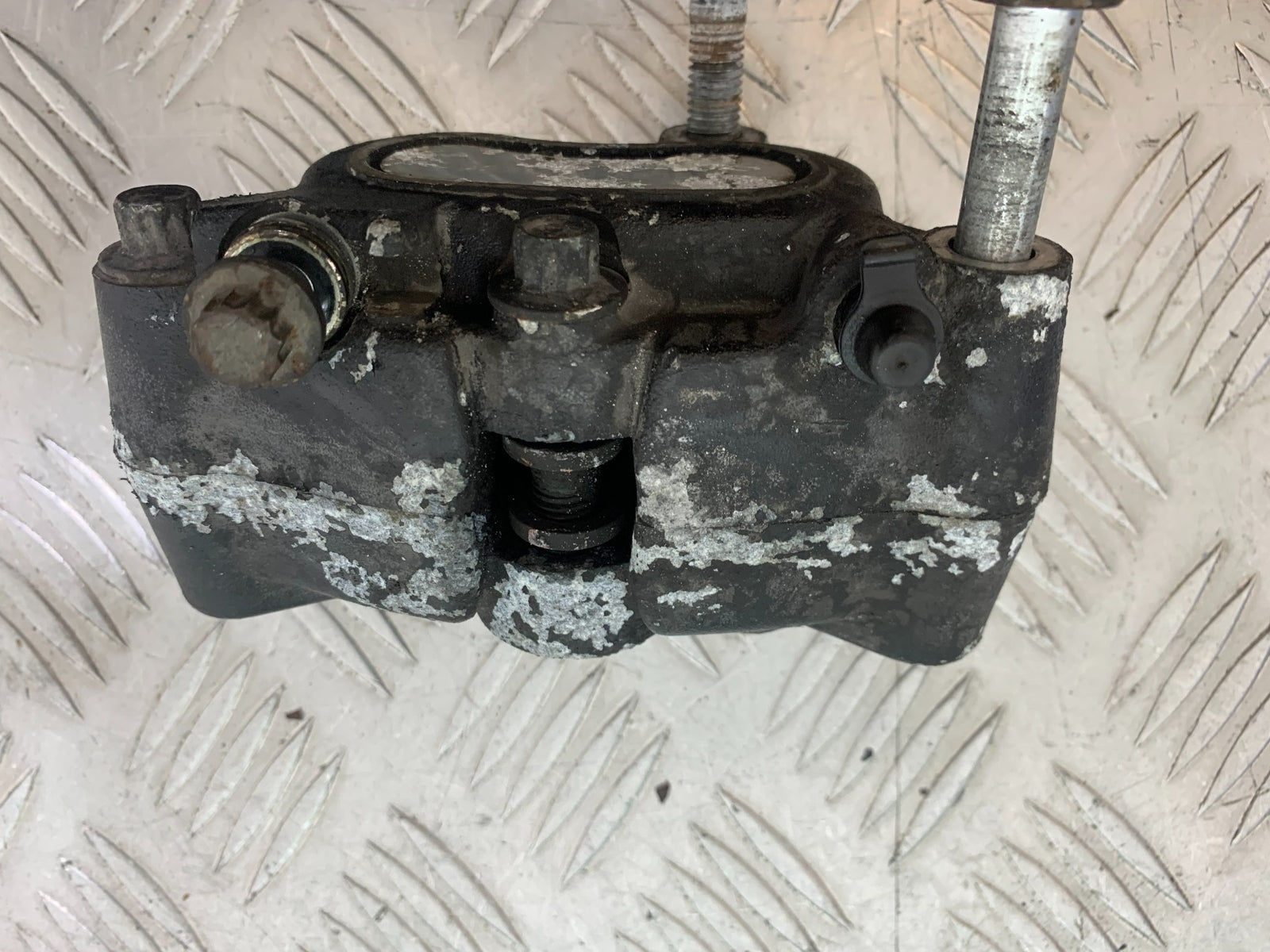 HARLEY DAVIDSON FXS BLACKLINE 1585 FRONT BRAKE CALIPER YEAR 2012 (CMB1147)