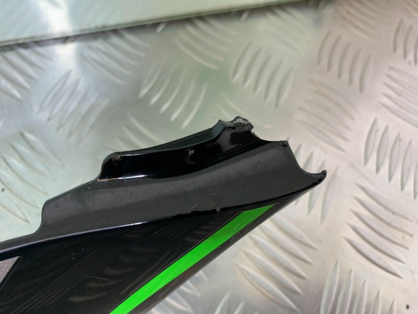 KAWASAKI ZX10R ZX 10R LEFT TANK PANEL  YEAR 2016-2020 (CMB1015)