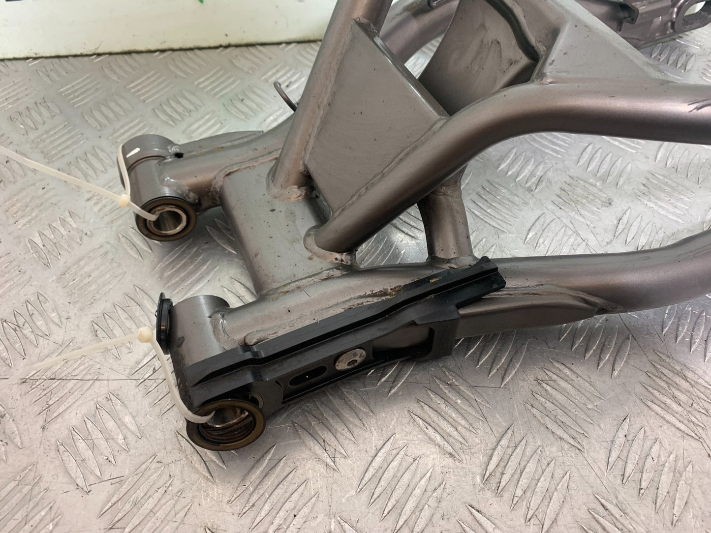 KAWASAKI ER6 N SWINGARM  YEAR 2012-2017 (CMB1324)