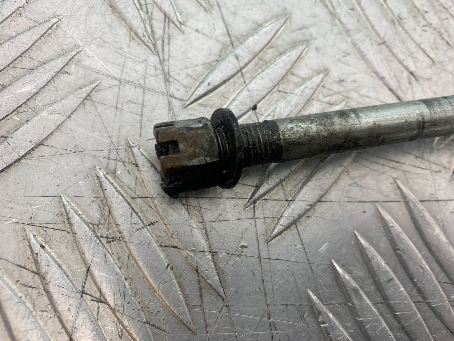 SUZUKI GP100 GP 100 FRONT WHEEL SPINDLE  YEAR 1978-1988 (CMB1259)