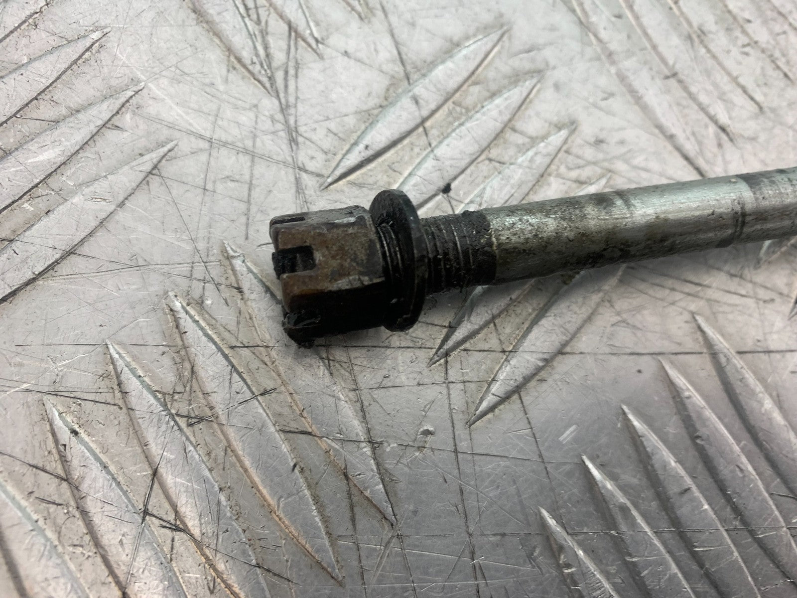 SUZUKI GP100 GP 100 FRONT WHEEL SPINDLE  YEAR 1978-1988 (CMB1259)