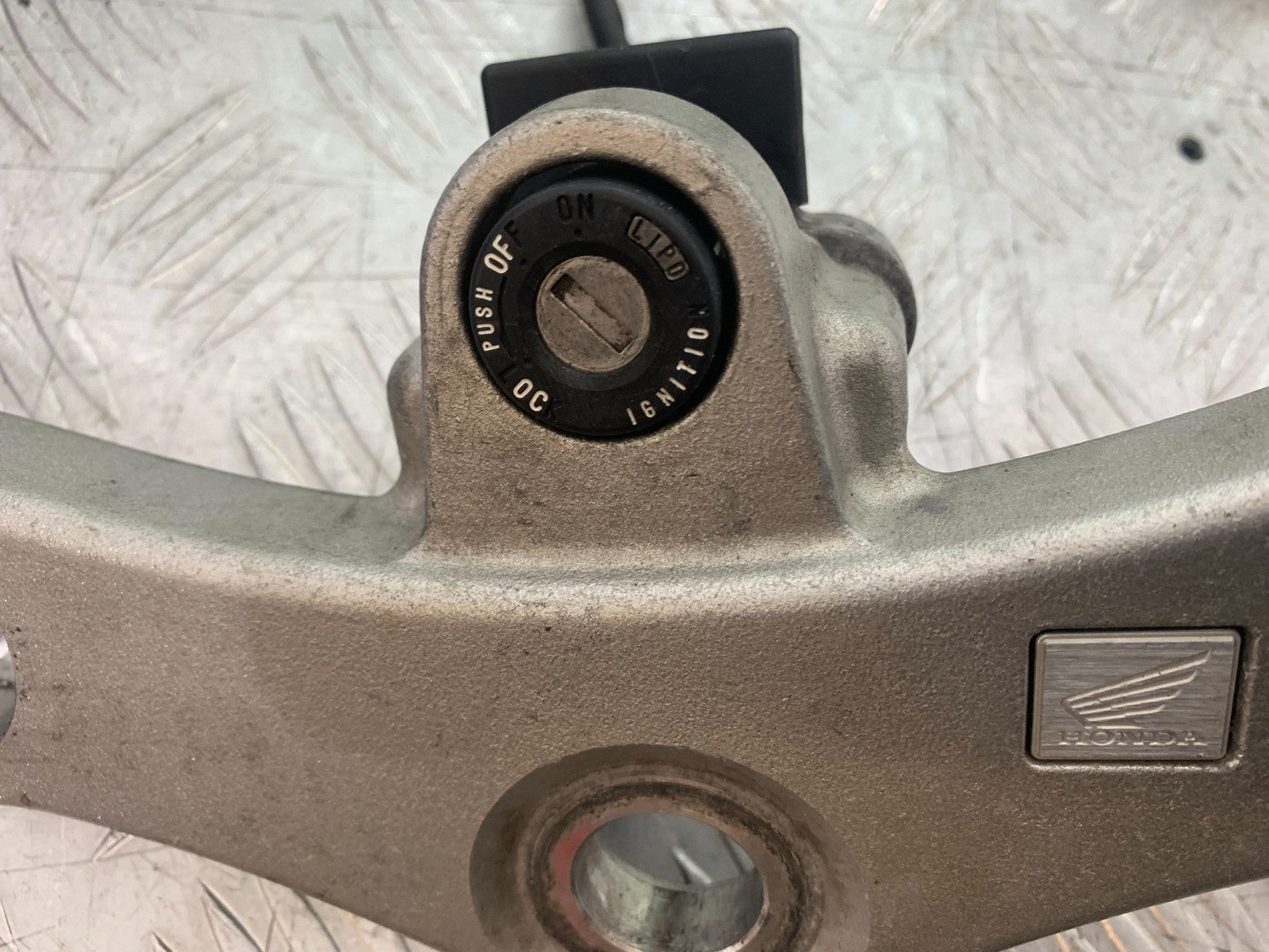 HONDA VFR800 PRE V-TEC LOCKS AND KEY YEAR 1998-2001 (CMB1233)