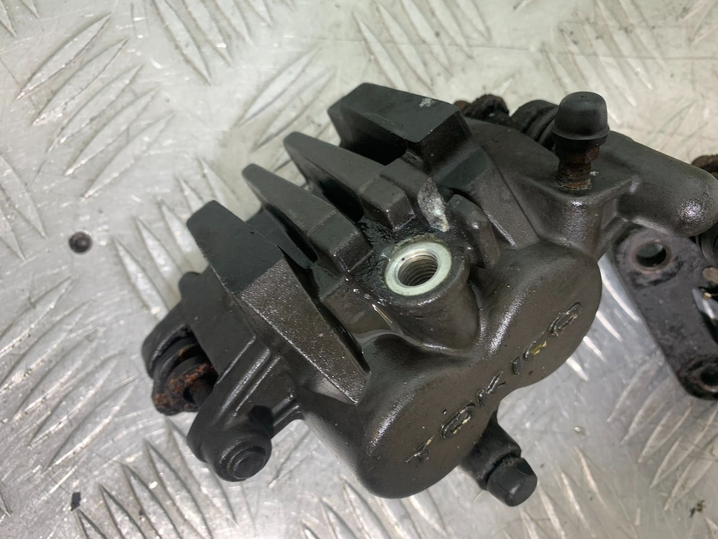 SUZUKI GSF600 GSF 600 BANDIT FRONT BRAKE CALIPERS   2000-2004 (CMB1269)