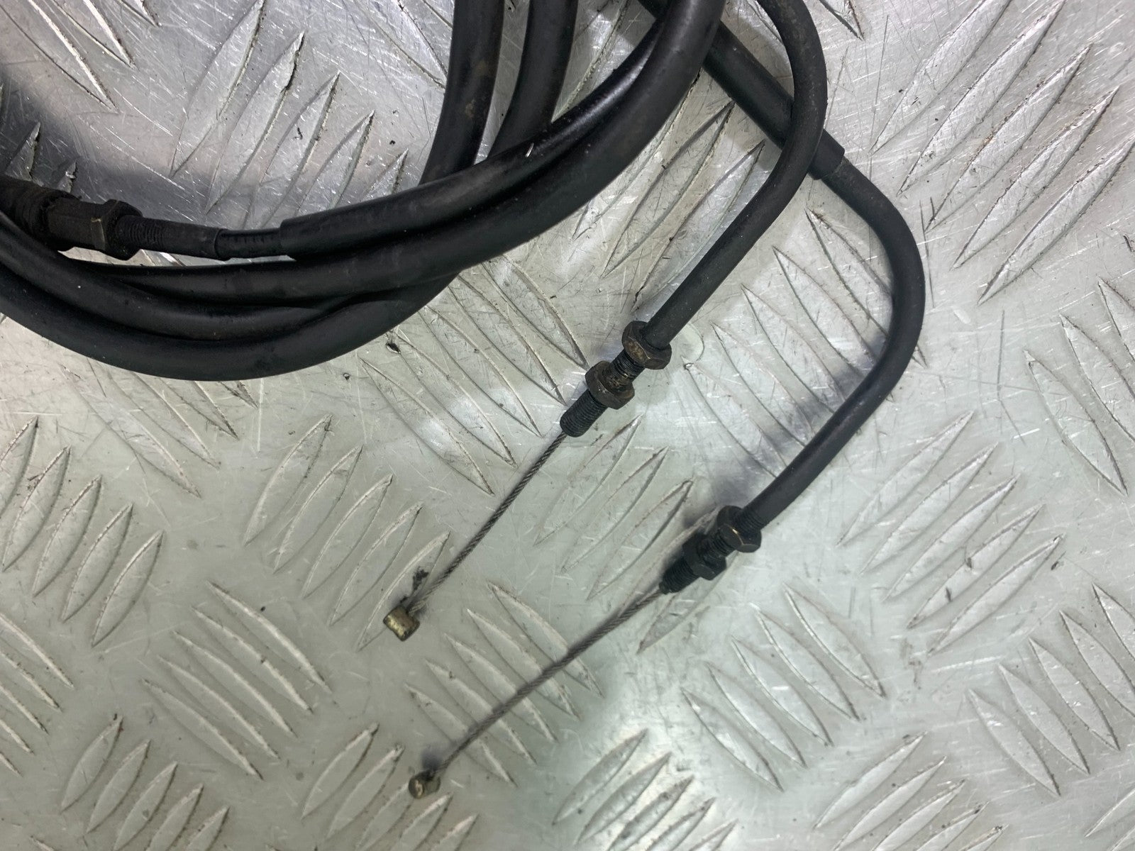 TRIUMPH 955i SPRINT ST THROTTLE CABLES   1999-2004 (CMB1176)