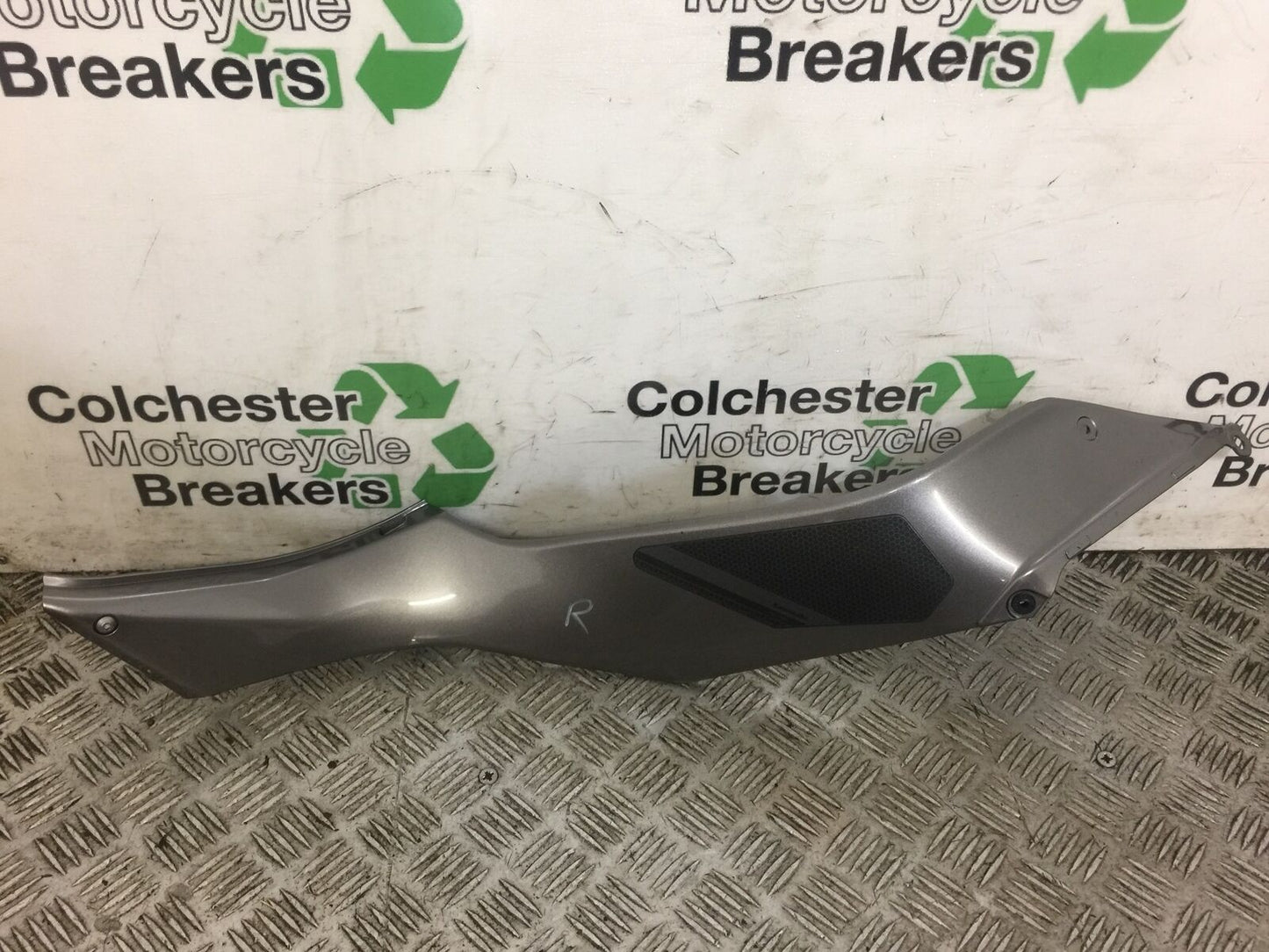 KAWASAKI NINJA H2 SX SE RIGHT SIDE FAIRING INFILL  YEAR 2018 2019  (STOCK 439)