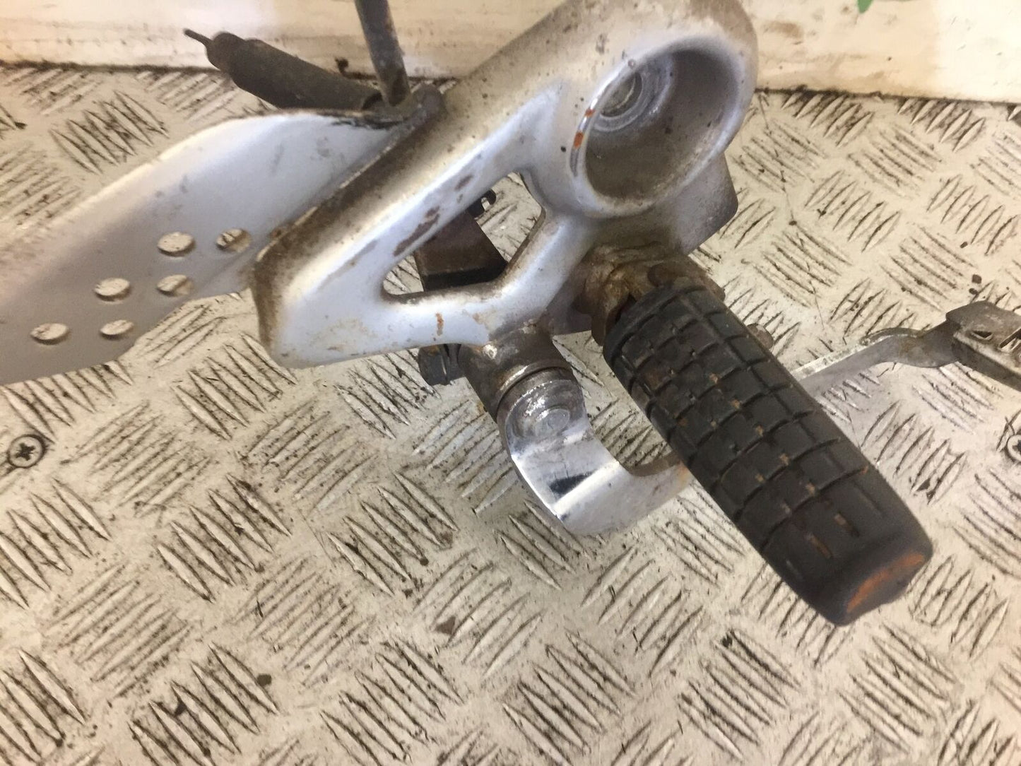 HONDA CBF125 CBF 125 FRONT RIGHT HANGER  YEAR 2012 (STOCK 703)