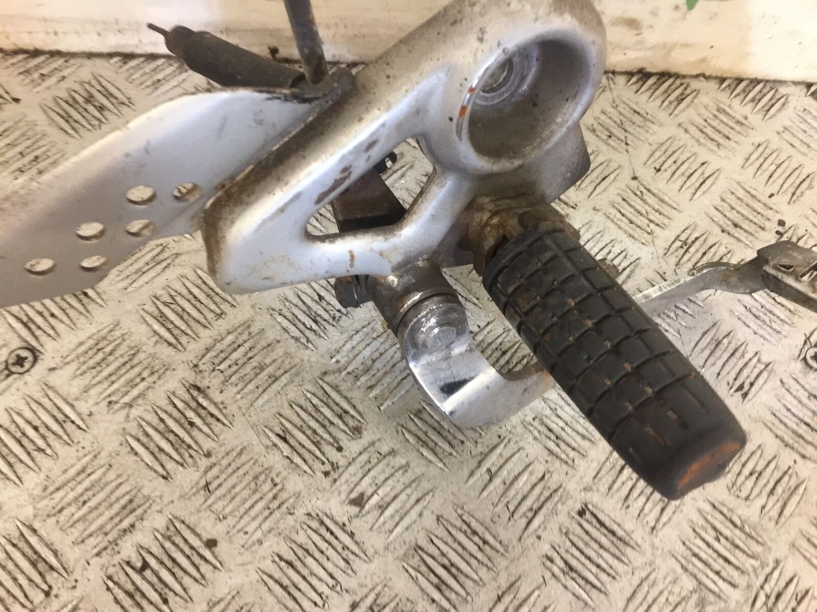 HONDA CBF125 CBF 125 FRONT RIGHT HANGER  YEAR 2012 (STOCK 703)