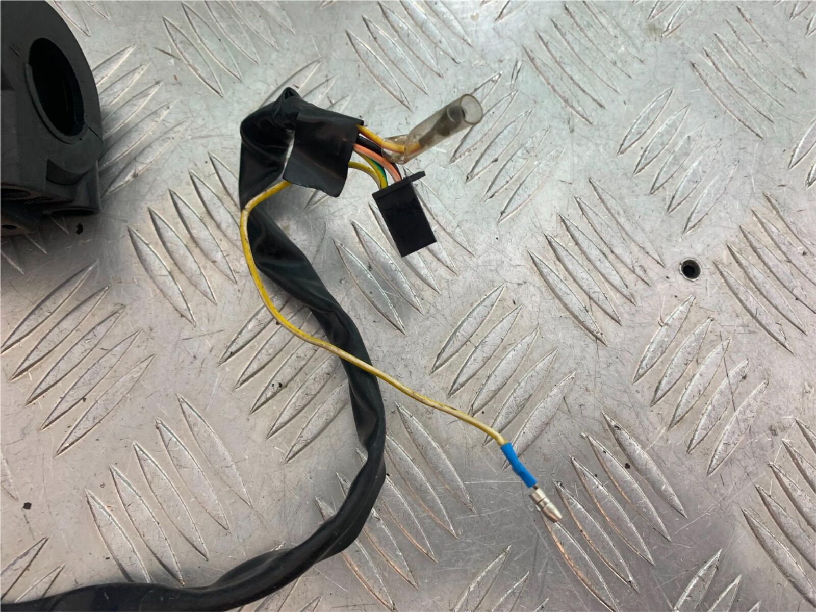 MUTT GT-SS 125 RIGHT SWITCH GEAR YEAR 2020- 2024 (CMB1085)