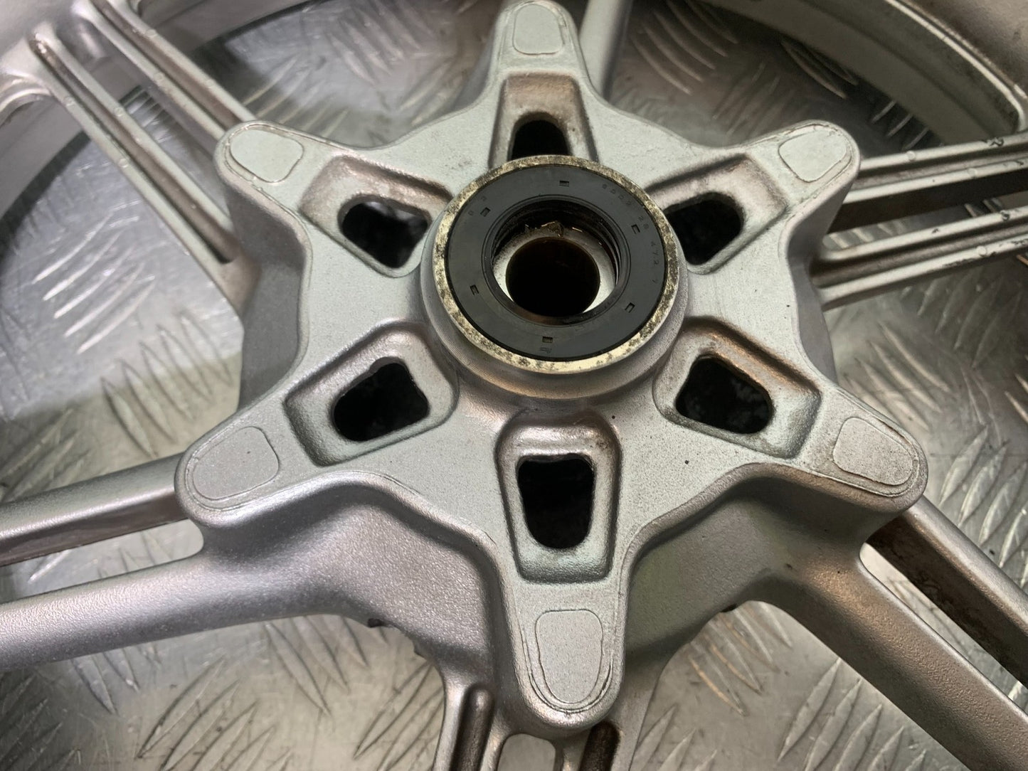 HONDA CBF500 CBF 500 FRONT WHEEL (WITH GOOD TYRE) YEAR 2004-2008  (CMB1294)