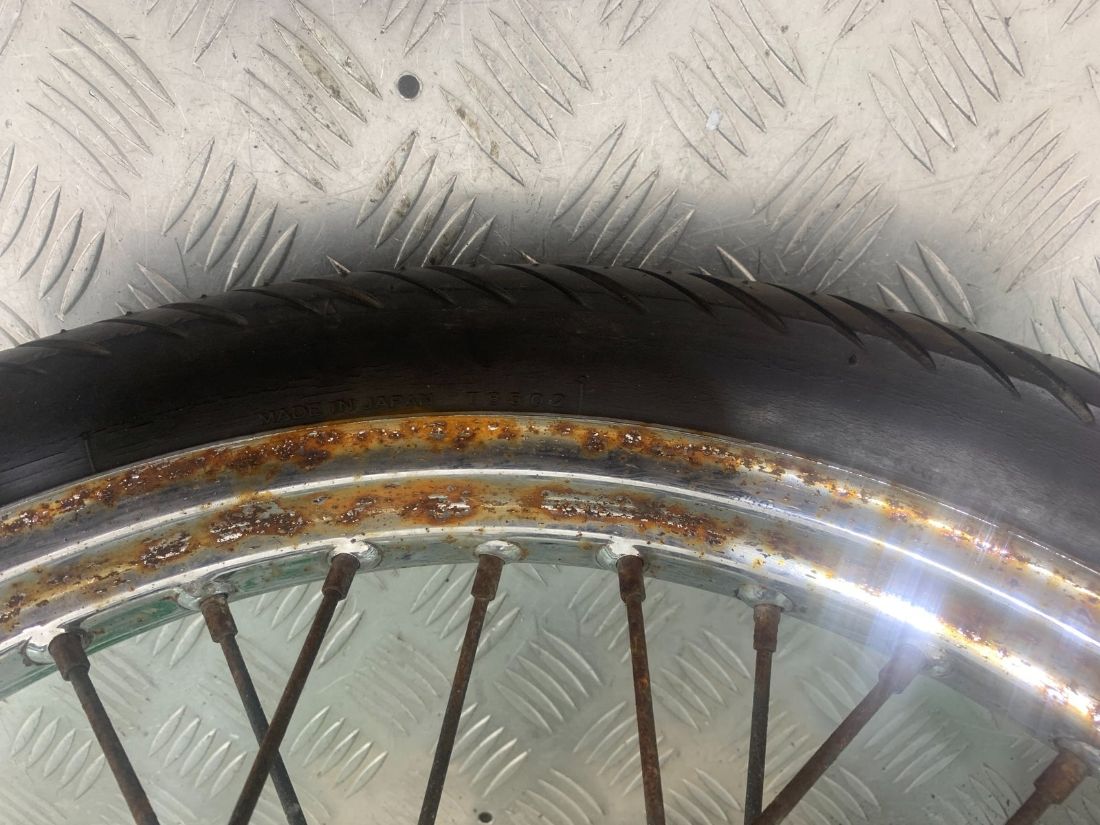 YAMAHA XV535 XV 535 VIRAGO FRONT WHEEL  YEAR 1994-02 (CMB1139)