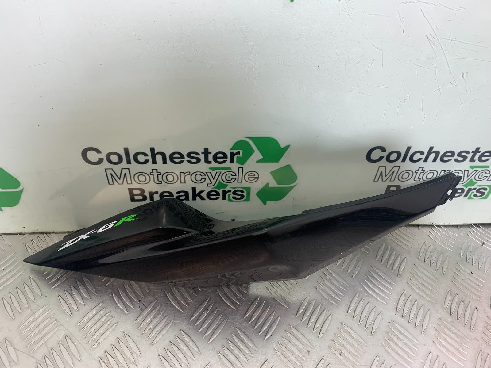KAWASAKI ZX6R RIGHT SEAT PANEL  YEAR 2009-2012 (CMB1136)
