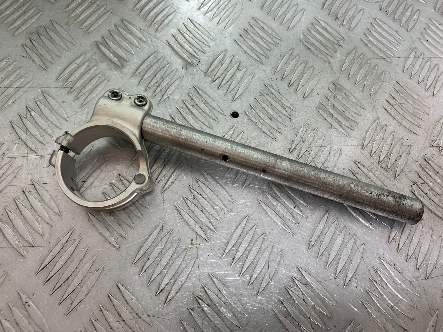 DUCATI 1299 PANIGALE RIGHT HANDLEBAR YEAR 2016 (CMB 1187)